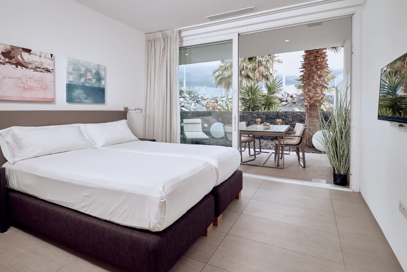 13 7. Jade Three Bedroom Suite with Side Sea View, Jacuzzi and Private Pool bedroom with terrace access