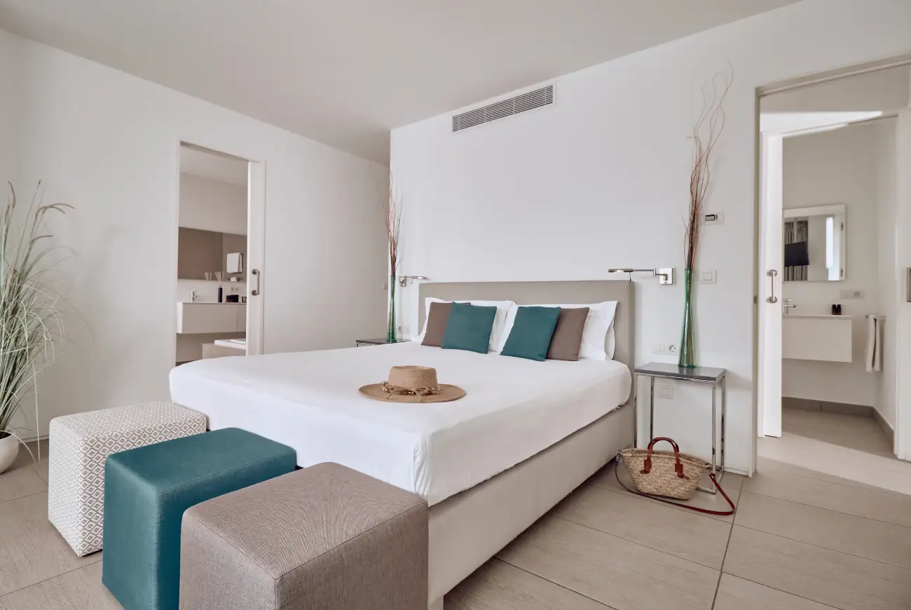 Sapphire One Bedroom Suite with Sea View and Private Pool bedroom with king bed and seating area