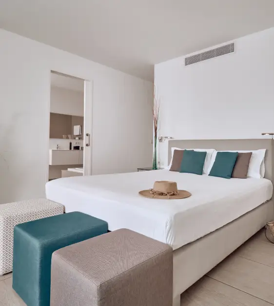 Sapphire One Bedroom Suite with Sea View and Private Pool bedroom with king bed
