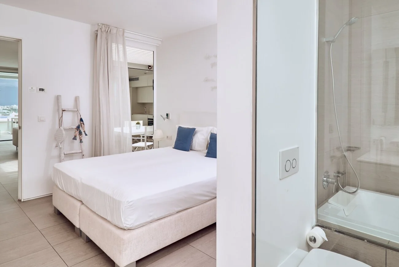 Sapphire Two Bedroom Suite with Sea View and Private Pool bedroom with twin beds