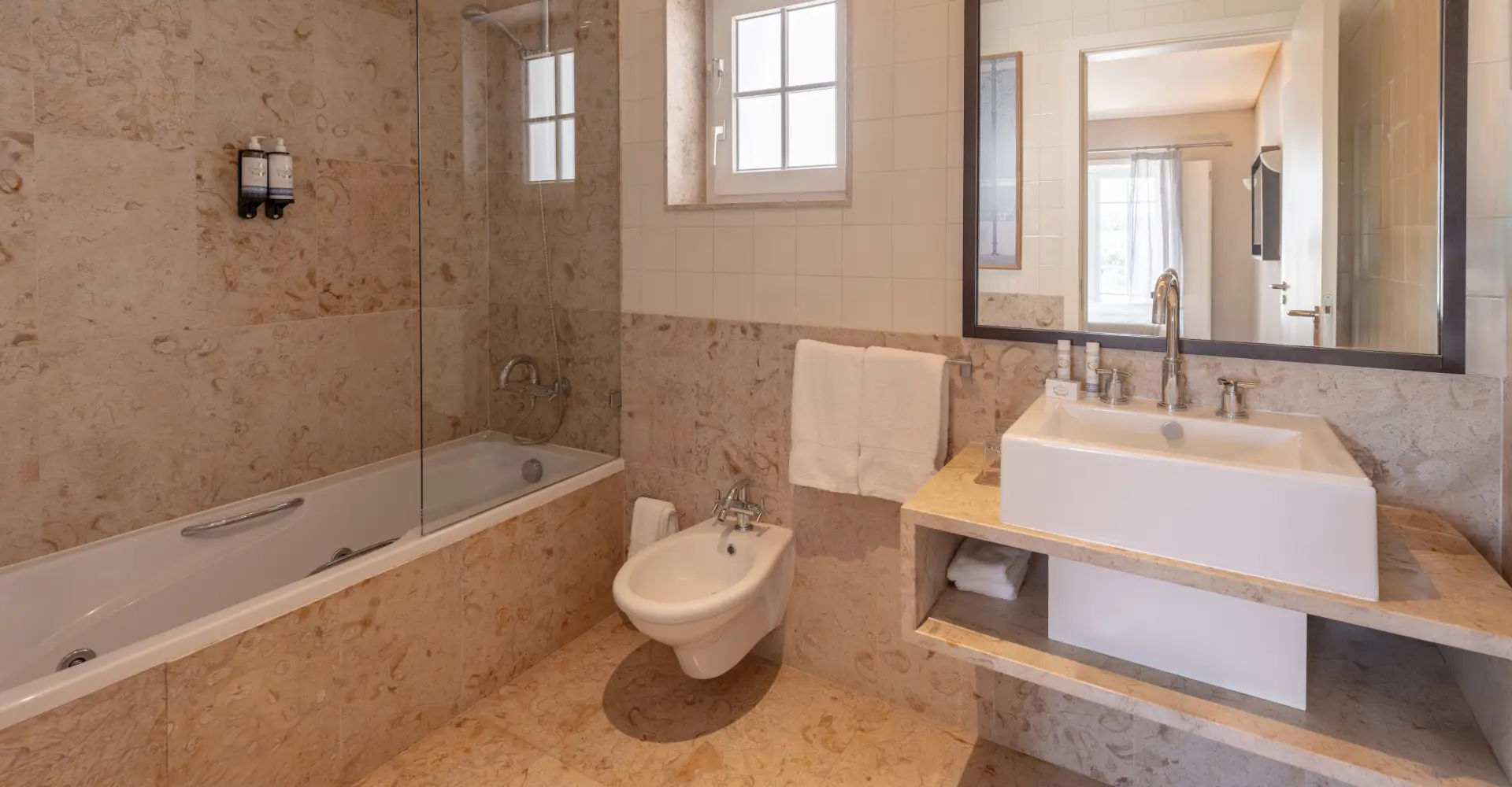 Residence with a bathtub