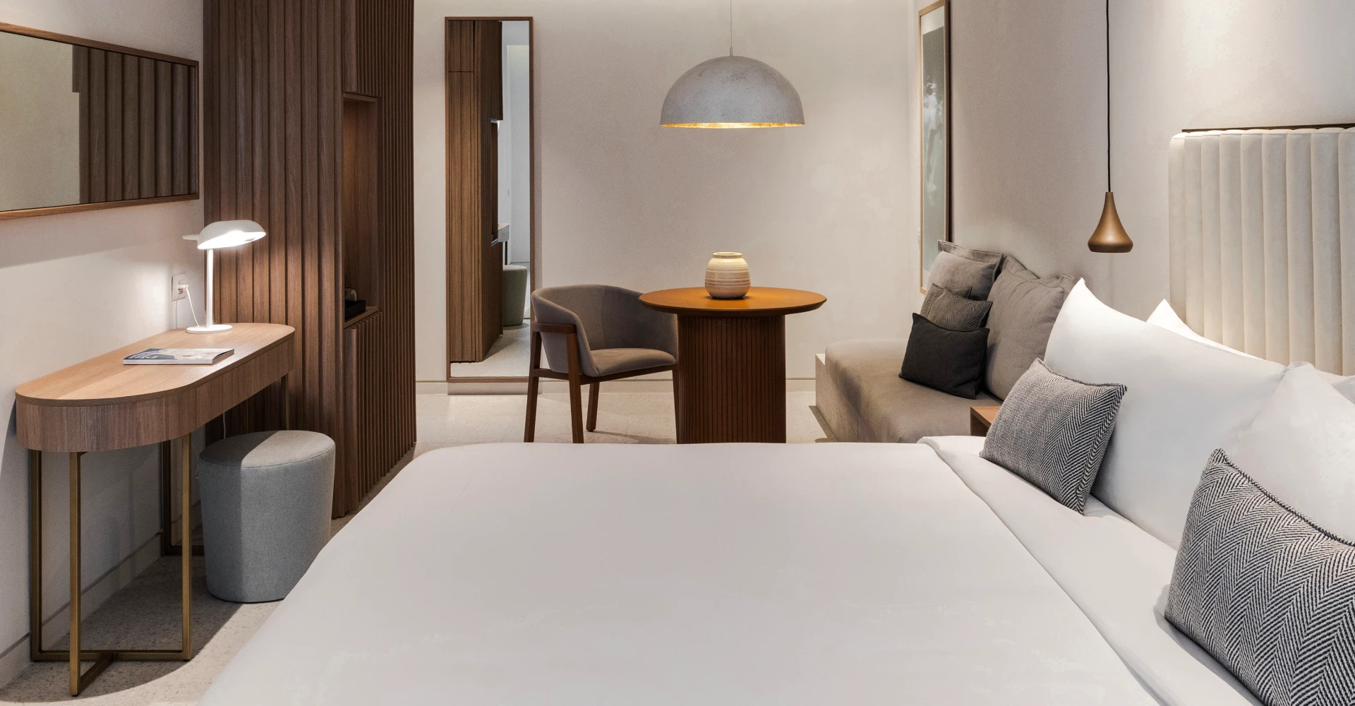 Suite bedroom king size bed, lounge area and working space