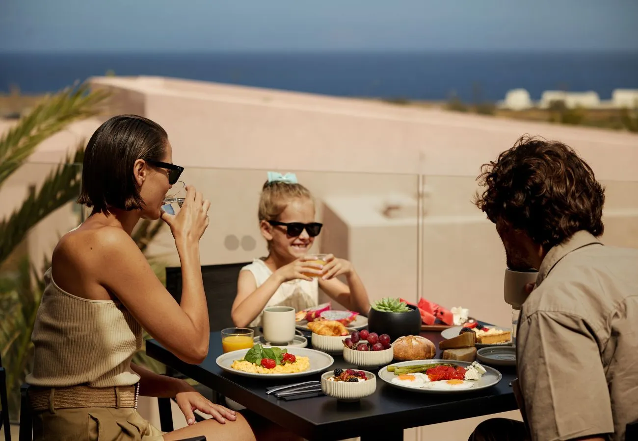 Early Booking Deals for Luxury Hotel in Santorini