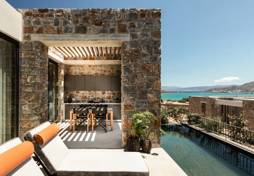 Two-bedroom Suite with Private Pool and Jacuzzi in Elounda