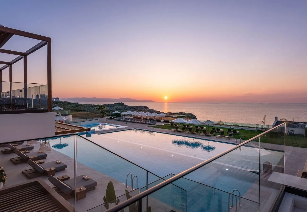 Aulūs Reimagined_A New Era of Ultra All-Inclusive Living by Domes