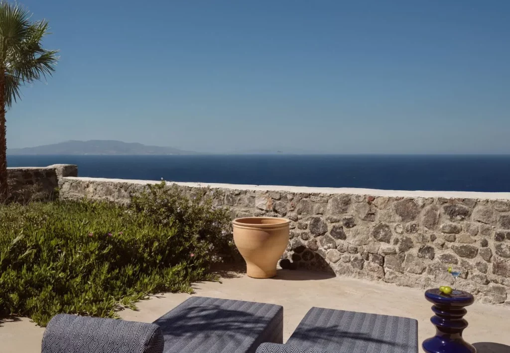 Dusking, Hushpitality And The New Santorini Luxury