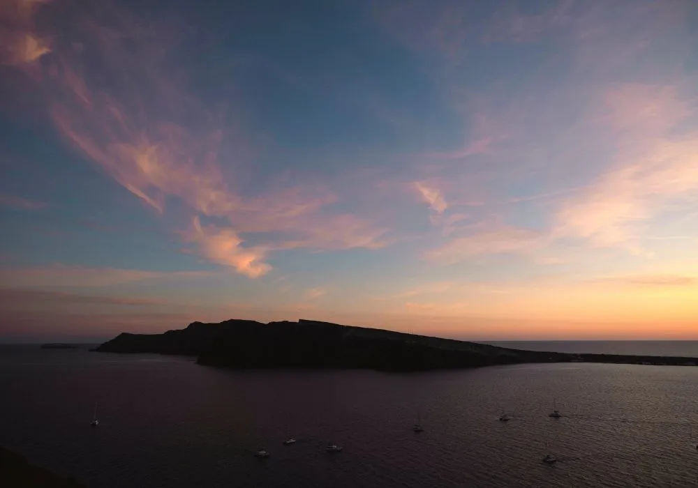 What Happens After Santorini’s Most Photographed Hour? 2 Landscape Internal Domes Stories (5)_result_1